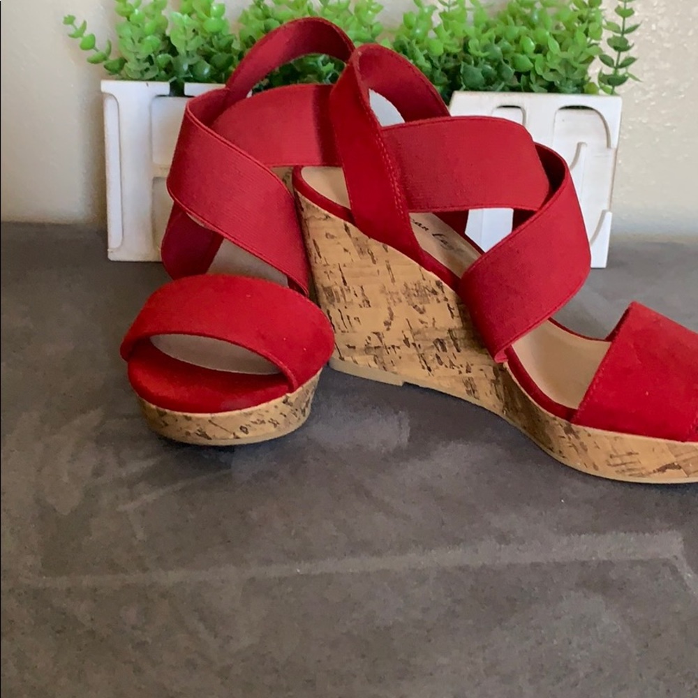 American eagle red  👠 wedges